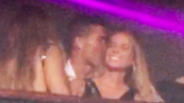 Cristiano Ronaldo besó apasionadamente a joven en discoteca de ... - La10.pe