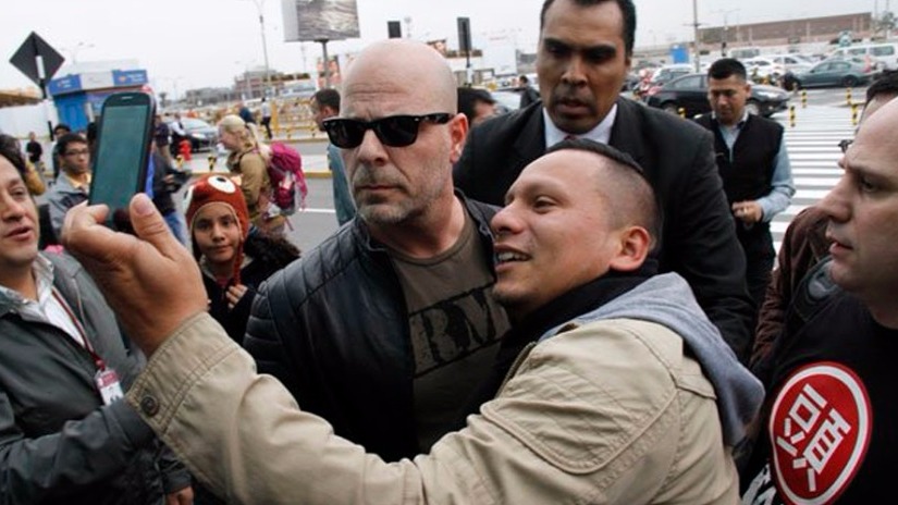 Bruce Willis: Doble llega al Perú y todos se vuelven locos - Studio92