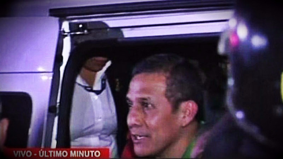 El expresidente y su esposa llegaron a la carceleta del Inpe a las 10:20 de la noche.