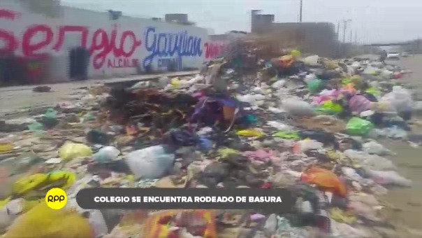 Escolares reciben clases rodeados de toneladas de basura en Chiclayo ...