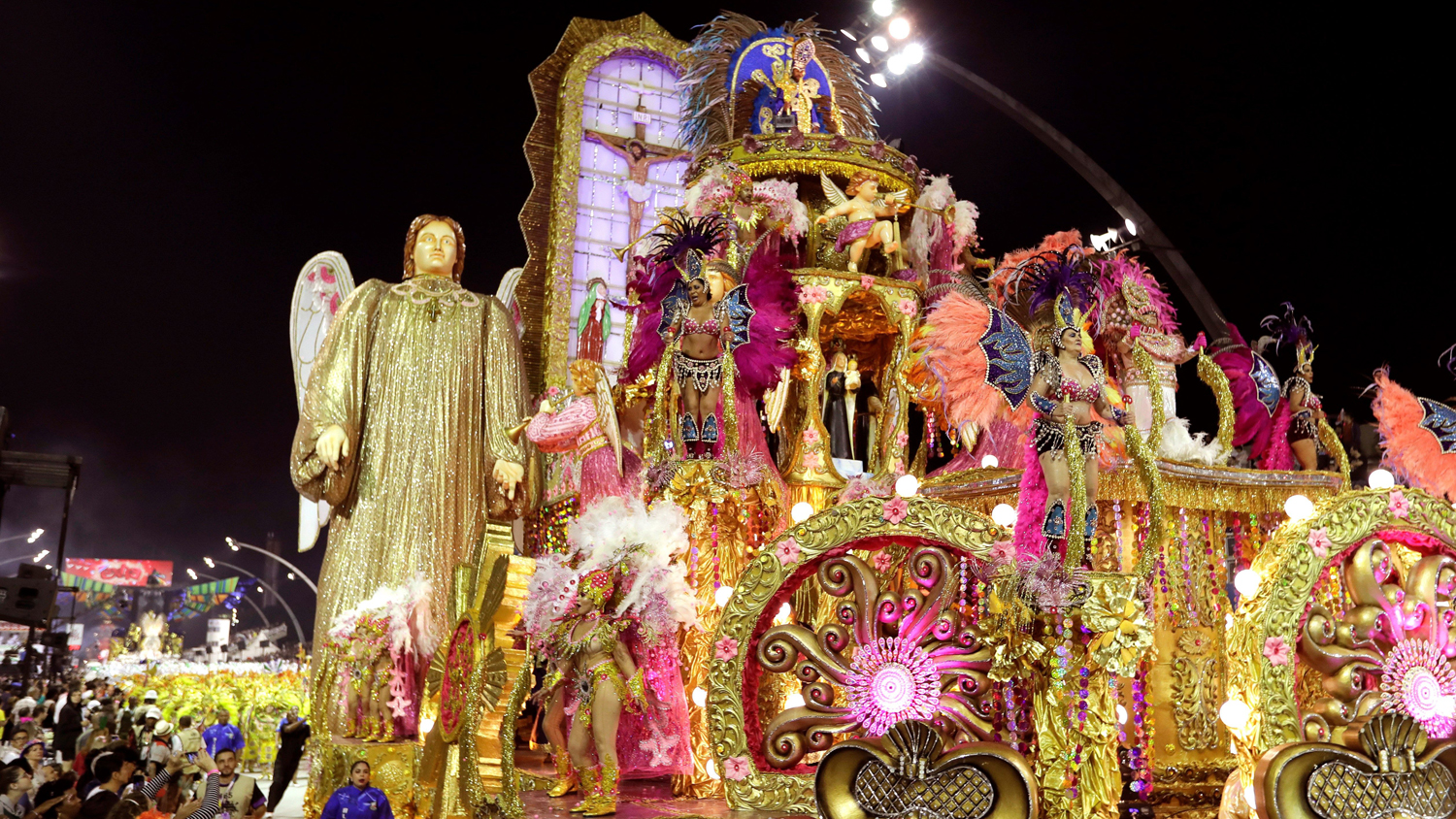 Integrantes de la escuela de samba del Grupo EspecialÂ UnidosÂ deÂ VilaÂ Maria en la celebraciÃ³n del pasado domingo del carnaval en el sambÃ³dromo de AnhembÃ­ en Sao Paulo (Brasil).